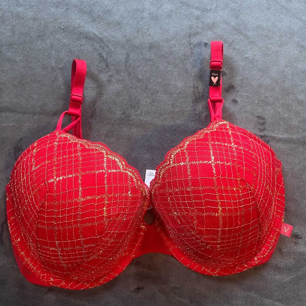 VICTORIA’S SECRET SZ 32DDD NWT BRA  WOMEN’S BRA NWT